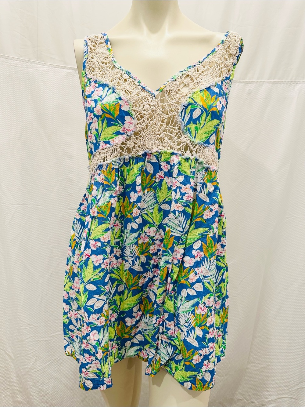NWOT POL Blue Floral Mini Dress with Cream Crochet Detail